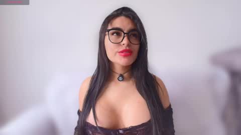 Layla online show from 05.06.26