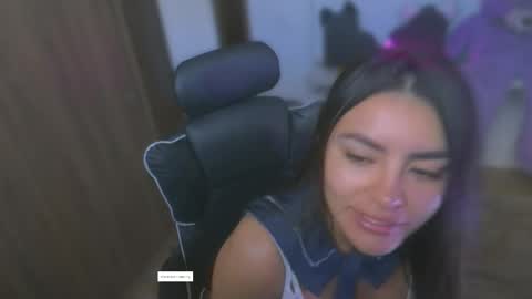 Snapshot of layla_nicols chatting on 05.26.26 Layla online show from 05.26.26
