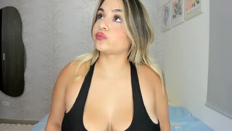 Snapshot of layla_vanegas chatting on 12.13.24 Layla Vanegas online show from 12.13.24