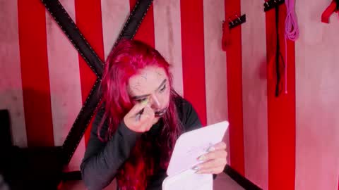 Snapshot of laylaa_and_logan chatting on 10.31.25 laylaa_and_logan online show from 10.31.25