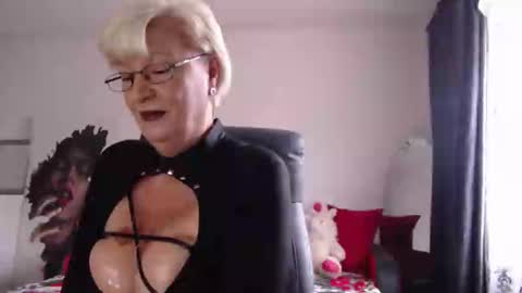 Layla online show from 12.08.24