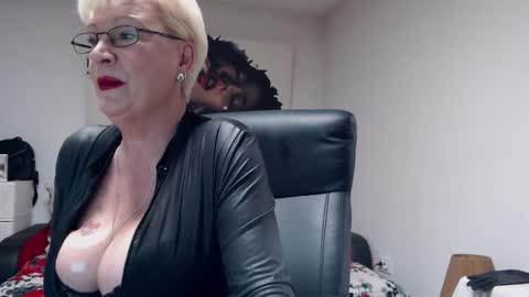 Layla online show from 01.25.25