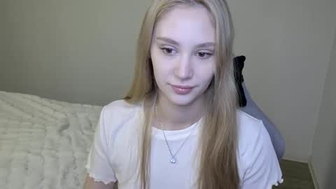 LaylaPretty001 online show from 10.27.25