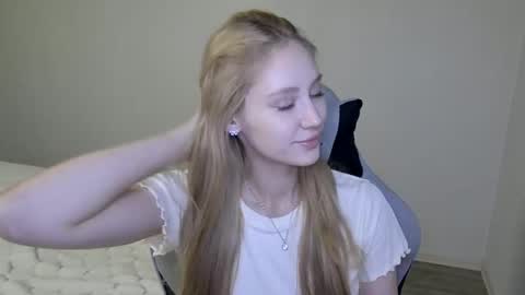 LaylaPretty001 online show from 11.11.25