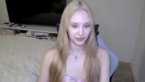LaylaPretty001 online show from 04.06.26