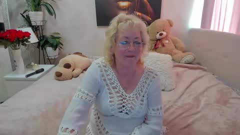 Snapshot of laylaroma chatting on 10.18.25 laylaroma online show from 10.18.25