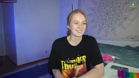 Layla Universe online show from 09.17.25