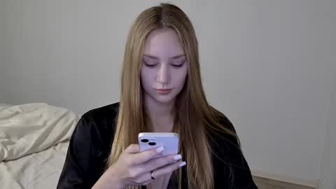 Laylla001 online show from 12.20.24