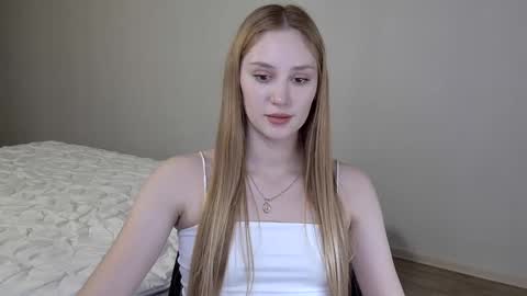 Laylla001 online show from 01.15.25