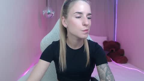 Snapshot of laymablast chatting on 05.17.26 laymablast online show from 05.17.26