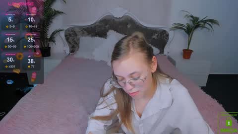 layriantavee online show from 12.28.24