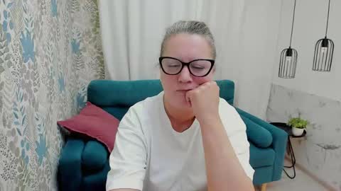 Snapshot of lea_fruit chatting on 05.11.26 Lea online show from 05.11.26