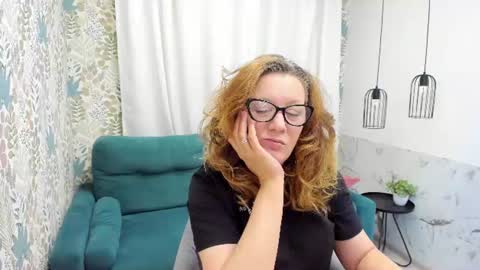 Snapshot of lea_fruit chatting on 06.20.26 Lea online show from 06.20.26