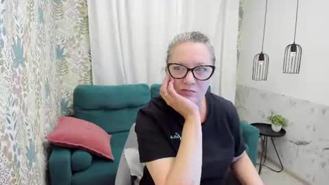 Snapshot of lea_fruit chatting on 06.21.26 Lea online show from 06.21.26