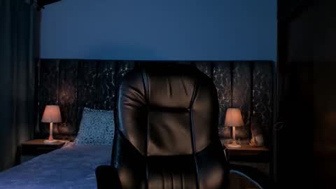 Lea Velle online show from 12.22.25