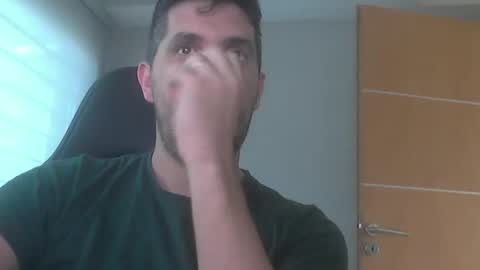 Snapshot of leabateria chatting on 11.12.25 leowolf online show from 11.12.25