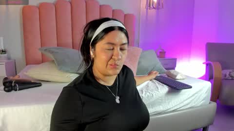 Leah online show from 11.24.25