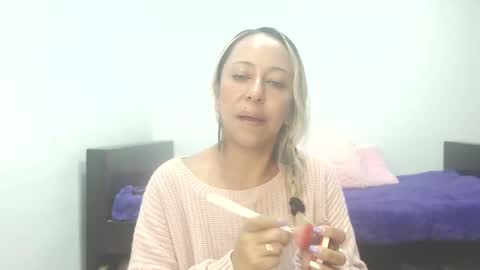 Snapshot of leah_susman chatting on 10.10.25 leah_susman online show from 10.10.25