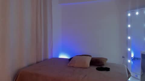 Snapshot of leahaltomm chatting on 02.26.25 leahaltomm online show from 02.26.25