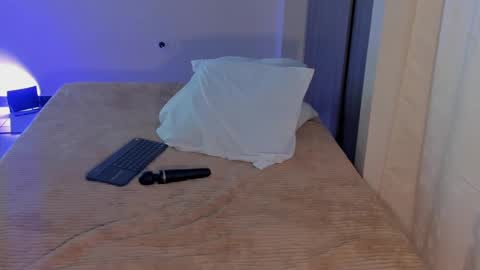 Snapshot of leahaltomm chatting on 03.05.25 leahaltomm online show from 03.05.25