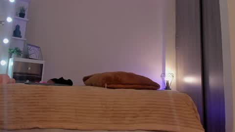 Snapshot of leahaltomm chatting on 03.08.25 leahaltomm online show from 03.08.25