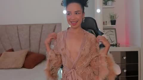 leahaltomm online show from 10.16.25