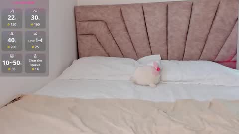 Snapshot of leahaltomm chatting on 11.10.25 leahaltomm online show from 11.10.25