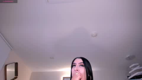 leahlombardi_ online show from 11.12.25