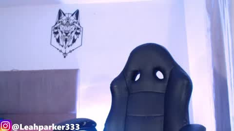 leahparker33 online show from 04.15.26