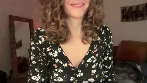 Leah Sparkles online show from 12.17.25