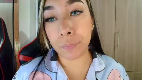 leah online show from 04.14.26