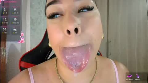 Snapshot of leahtemptation chatting on 06.07.26 leah online show from 06.07.26