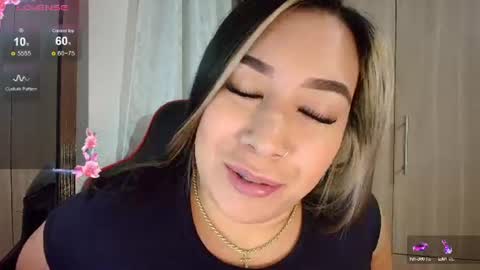 Snapshot of leahtemptation chatting on 07.12.26 leah online show from 07.12.26