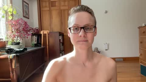 Snapshot of leahwilde chatting on 02.08.25 Lee online show from 02.08.25