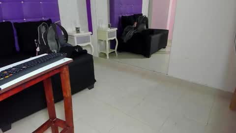 leamoreau__ online show from 11.21.25