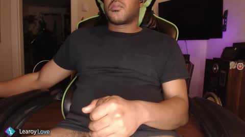 Snapshot of learoy chatting on 12.22.25 Learoy online show from 12.22.25