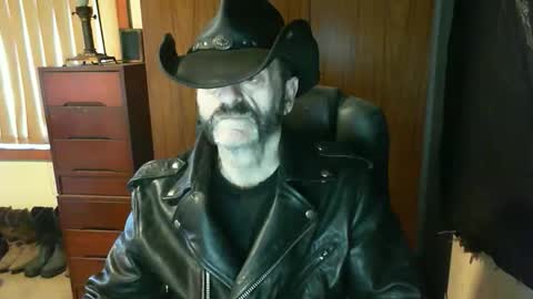 leathergreaser online show from 11.04.25