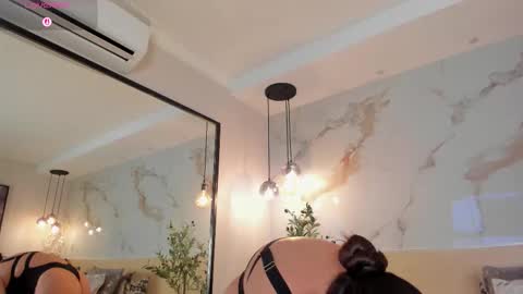 Snapshot of leathompson1 chatting on 11.04.25 online show from 11.04.25