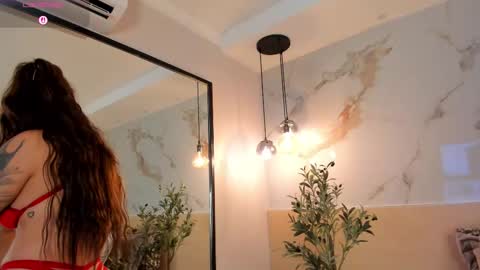 Snapshot of leathompson1 chatting on 11.18.25 online show from 11.18.25