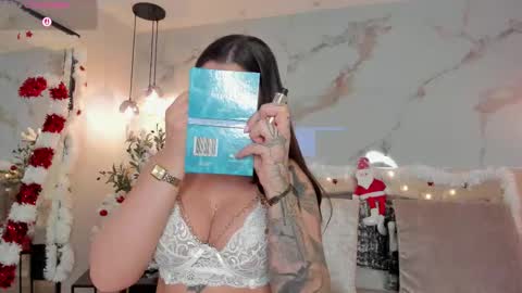 Snapshot of leathompson1 chatting on 12.15.25 online show from 12.15.25