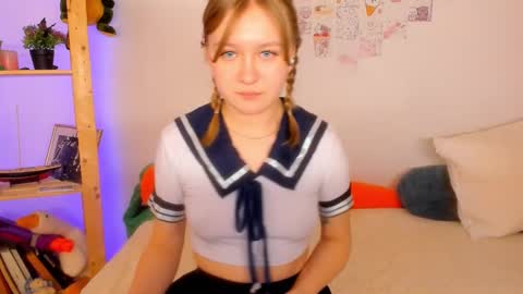 Snapshot of leazy_peasy chatting on 12.06.24 Ellie online show from 12.06.24