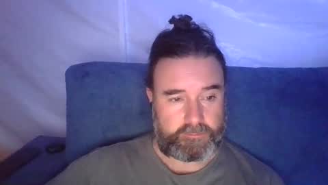 Snapshot of lecheare28 chatting on 02.24.25 lecheare28 online show from 02.24.25