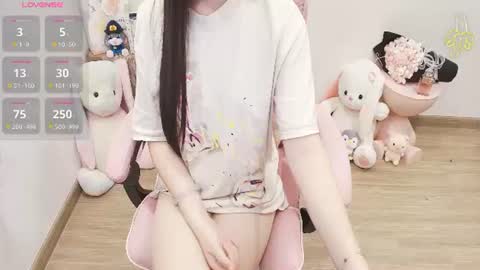 Snapshot of lee_cute18 chatting on 06.18.26 Lee online show from 06.18.26