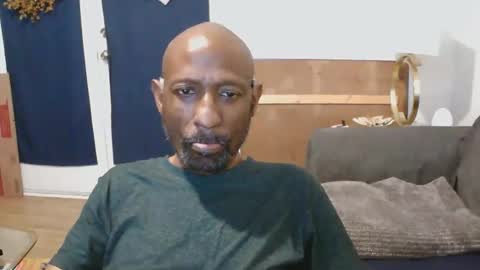 Snapshot of leeguy_hugedick chatting on 05.18.26 Ebony DeafGuy online show from 05.18.26