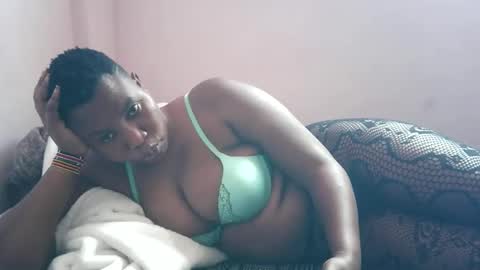 Snapshot of leekekee chatting on 10.27.25 leekekee online show from 10.27.25