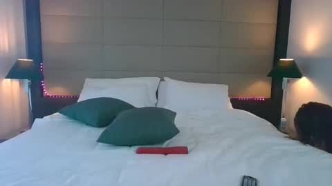 Leelou online show from 02.21.26