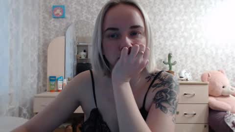 Snapshot of leggywily25 chatting on 12.12.24 leggywily25 online show from 12.12.24