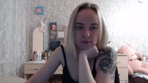 Snapshot of leggywily25 chatting on 03.12.25 leggywily25 online show from 03.12.25