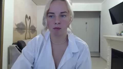 Snapshot of leggywily25 chatting on 09.25.25 leggywily25 online show from 09.25.25