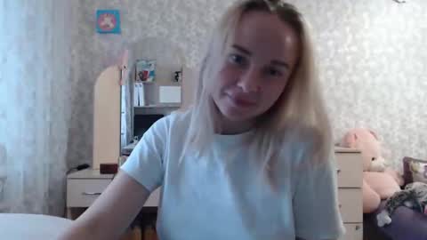 Snapshot of leggywily25 chatting on 10.21.25 leggywily25 online show from 10.21.25